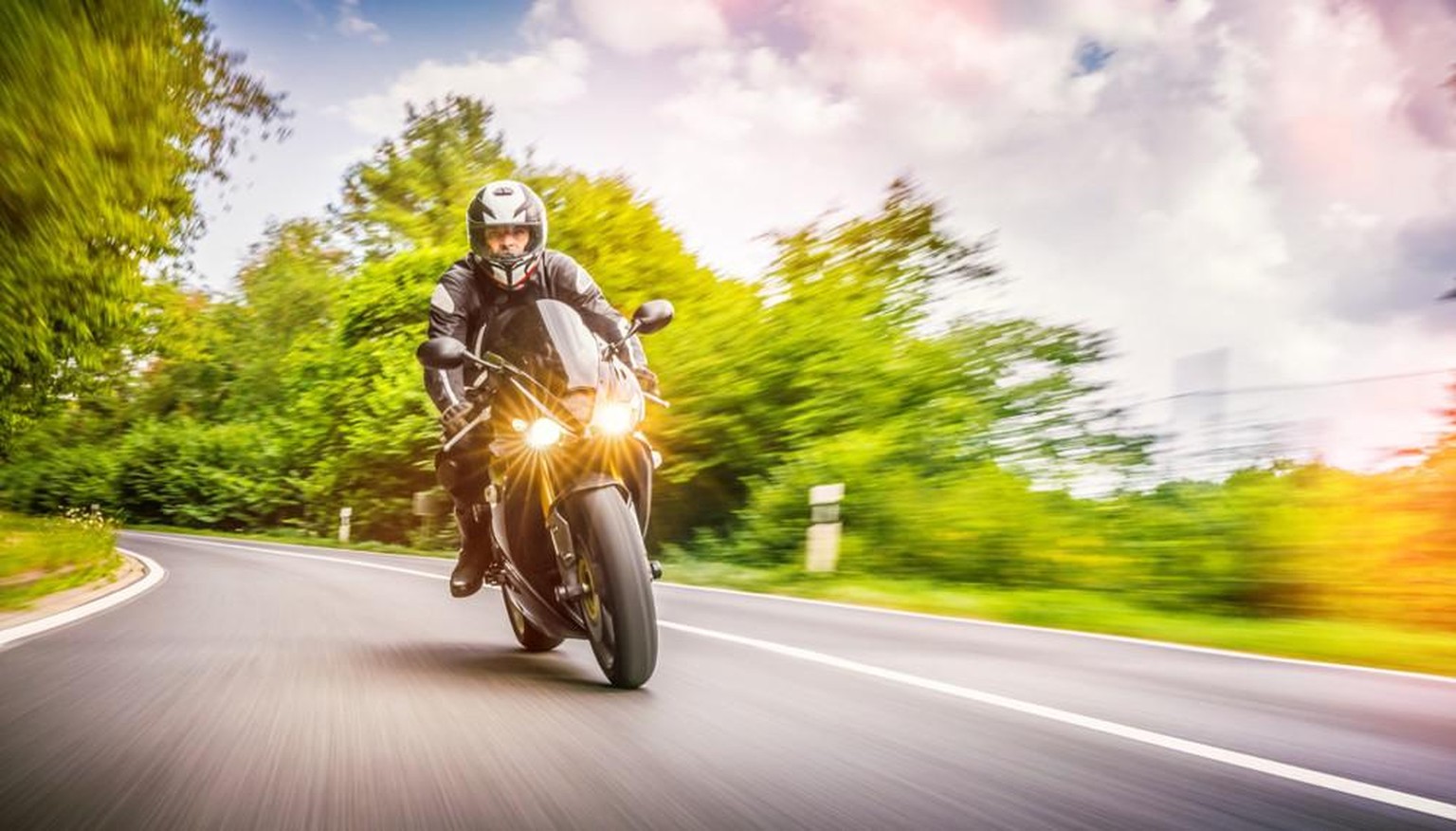 Motorradfahrer Symbolbild Rasen Motorrad Geschwindigkeit