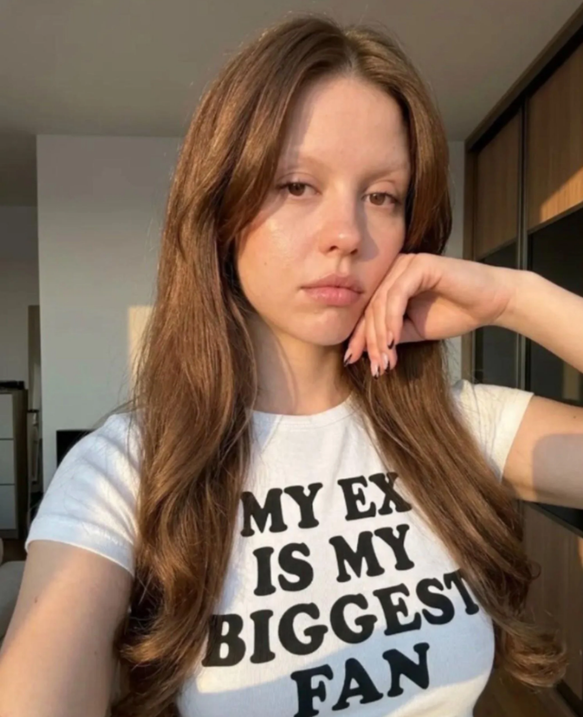 Das KI-Foto von Mia Goth ist nicht echt – sammelte aber trotzdem tausende Likes.