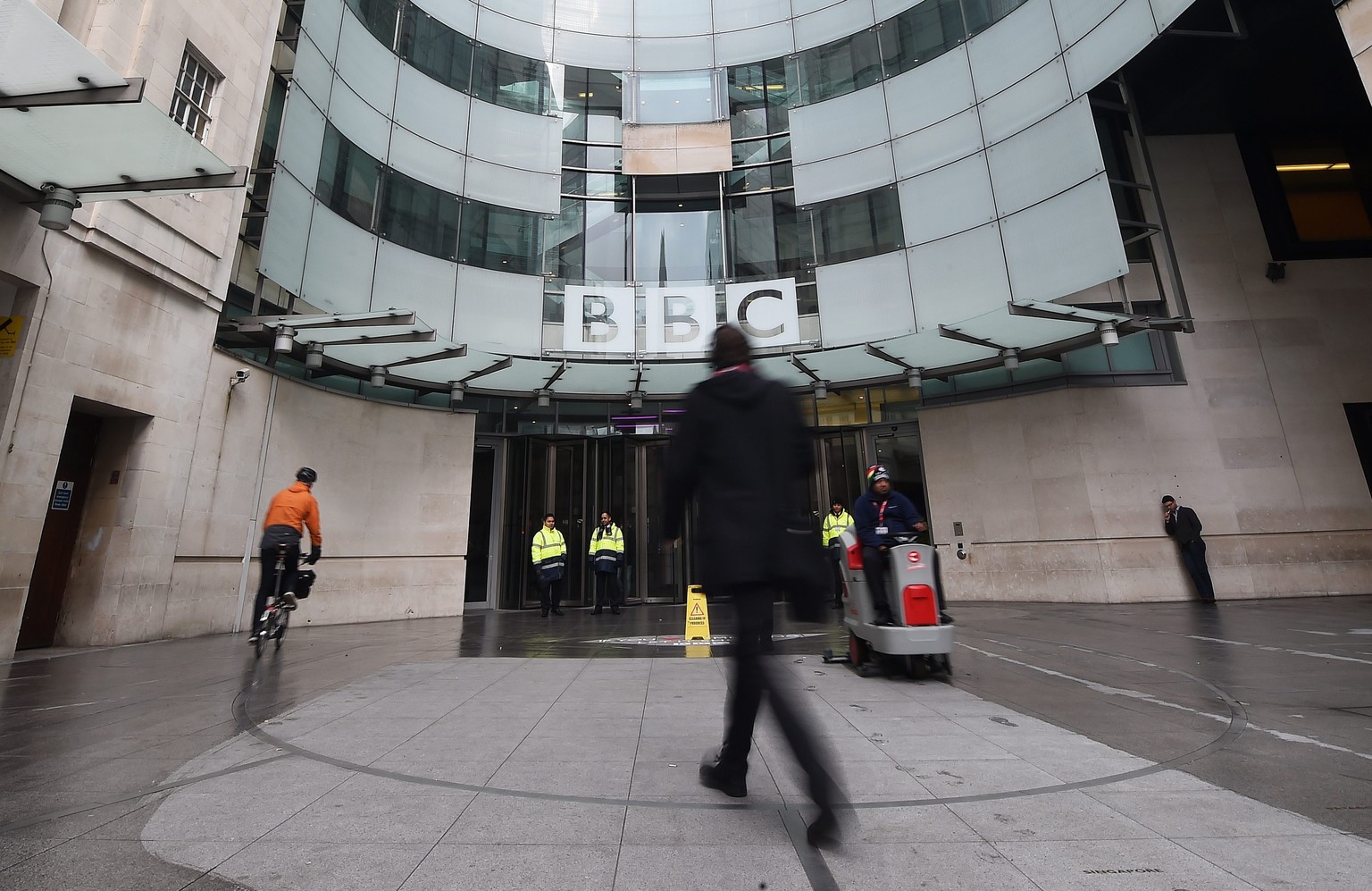 epa04678077 The BBC headquarters in central London, Britain, 25 March 2015. News reports indicate the BBC on are on verge of sacking &#039;Top Gear&#039; presenter Jeremy Clarkson, after he was found  ...