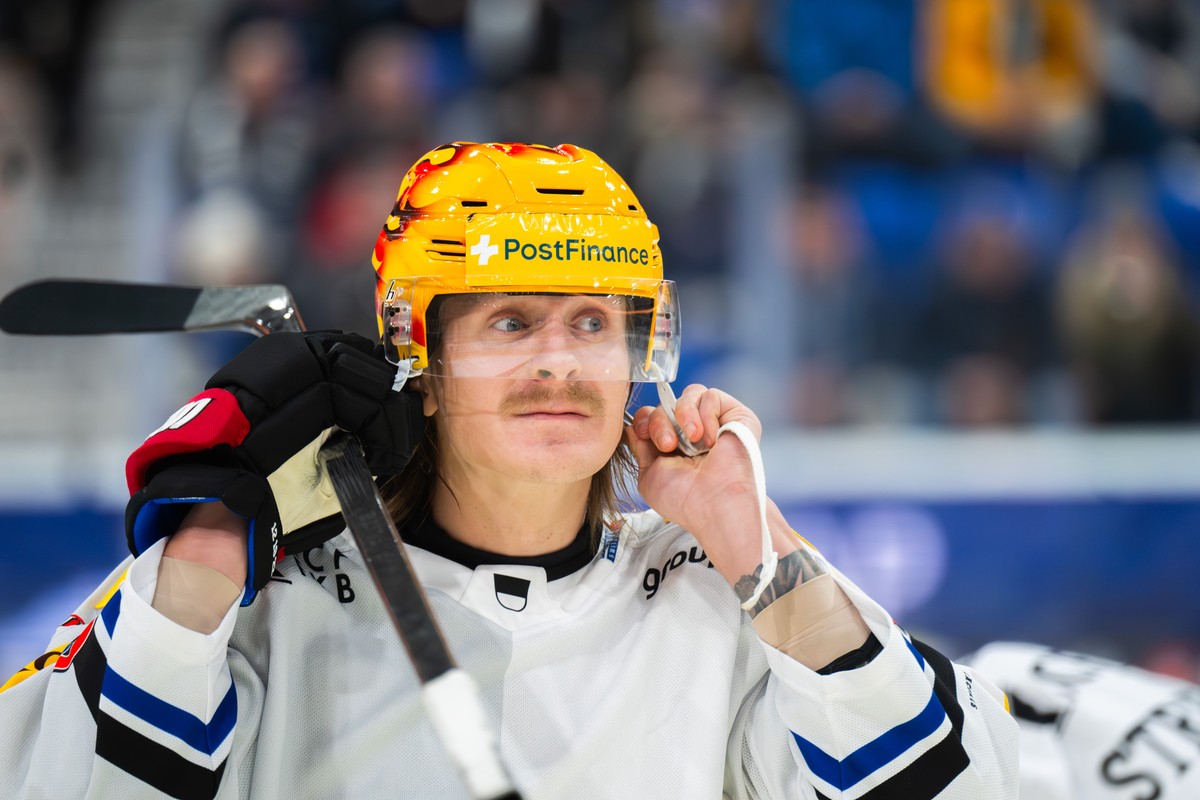 Fribourg?s PostFinance TopScorer Marcus Soerensen (HCFG), during the regular season of National League A (NLA) Swiss Championship 2024/25 between HC Ambri Piotta and Fribourg Gott�ron at the ice stadi ...