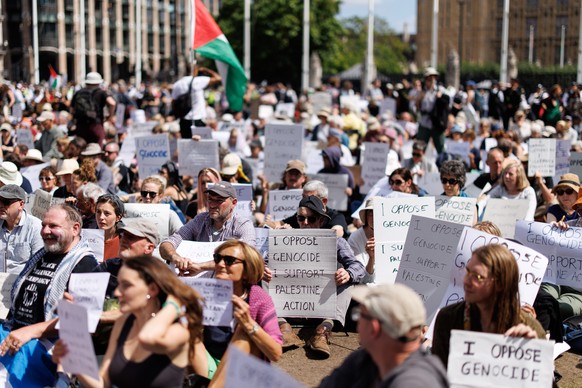 epa12290888 Supporters of Palestine Action attend a mass protest organized by Defend Our Juries group as part of their campaign to end the proscription of Palestine Action, in Parliament Square, Londo ...