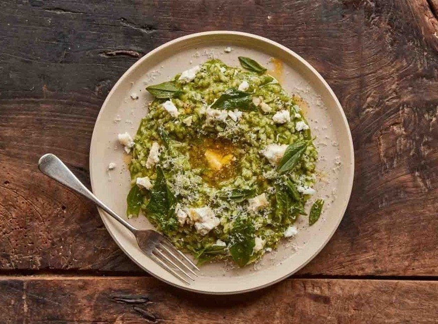 risotto agli spinaci e caprino – Risotto mit Babyspinat und Ziegenkäse

https://asset.jamieoliver.com/images/cq7w2e71/production/33878b1ee562f02a95895eb54b7a46fb86f6a70a-958x1280.jpg/33878b1ee562f02a9 ...
