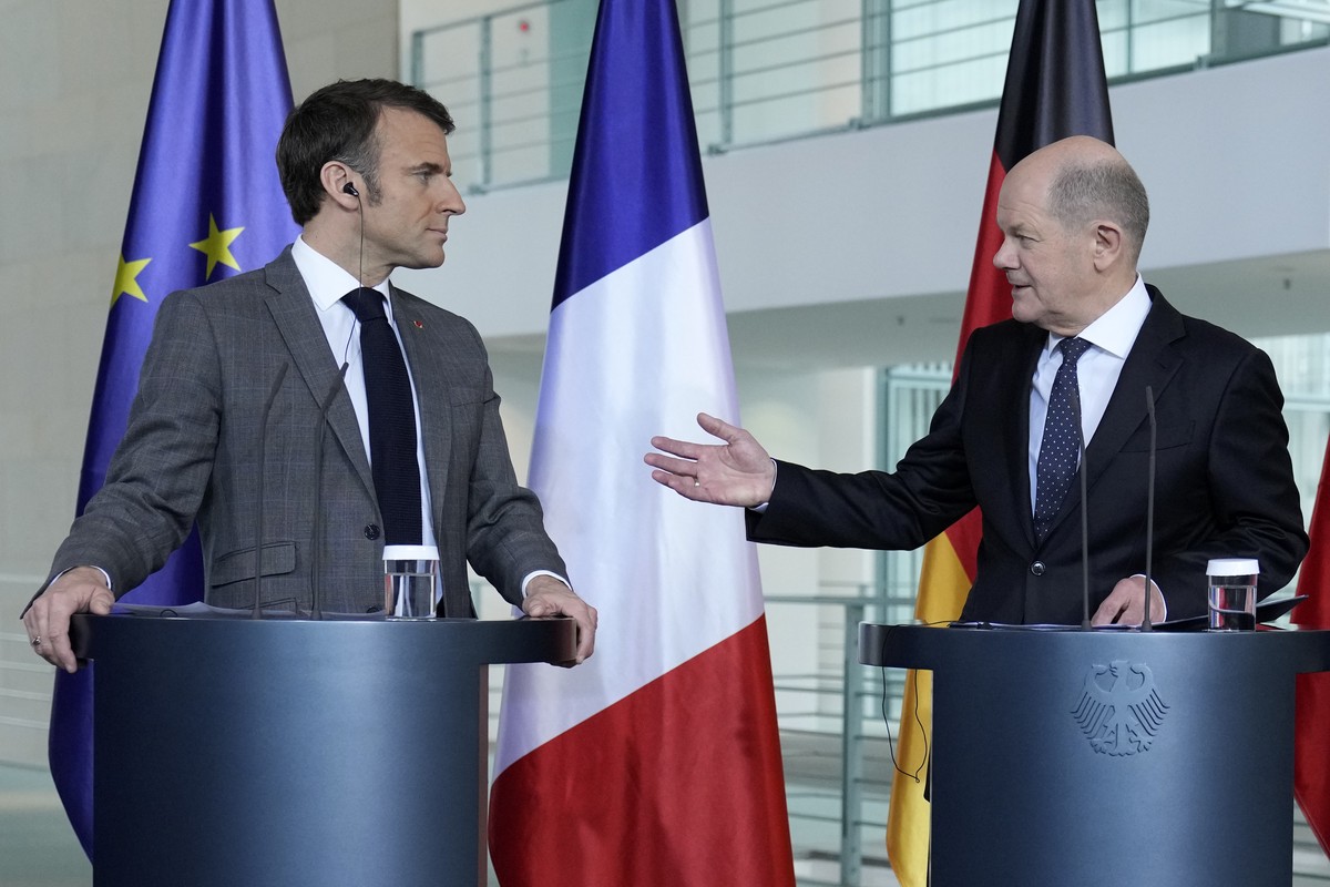 German Chancellor Olaf Scholz, right, talks to French President Emmanuel Macron at a press conference in Berlin, Germany, Friday, March 15, 2024. German Chancellor Olaf Scholz, France's President ...