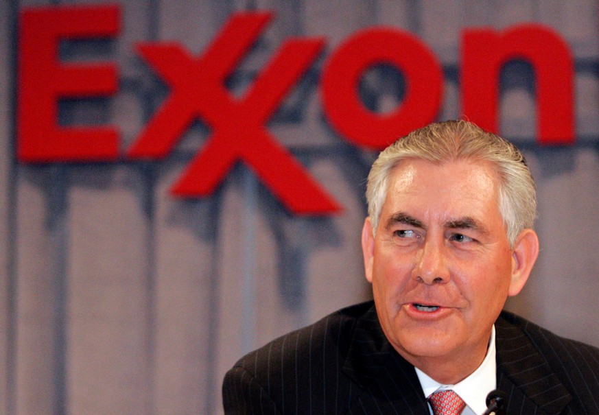 FILE PHOTO - Chairman and chief executive officer Rex W. Tillerson speaks at a news conference following the Exxon Mobil Corporation Shareholders Meeting in Dallas, Texas, May 28, 2008. REUTERS/Mike S ...