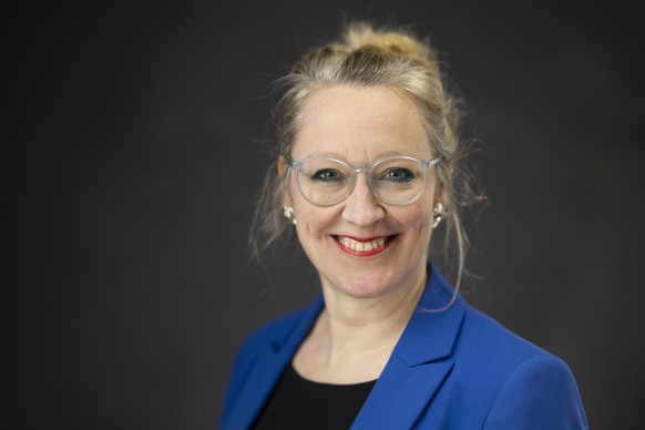 Aline Trede (Gruene), Kandidatin fuer den Regierungsrat des Kantons Bern, posiert am Rand eines Podiumsgespraechs zum Portrait, am Mittwoch, 21. Januar 2026 in Bern. Am 29. Maerz waehlen die Stimmbere ...