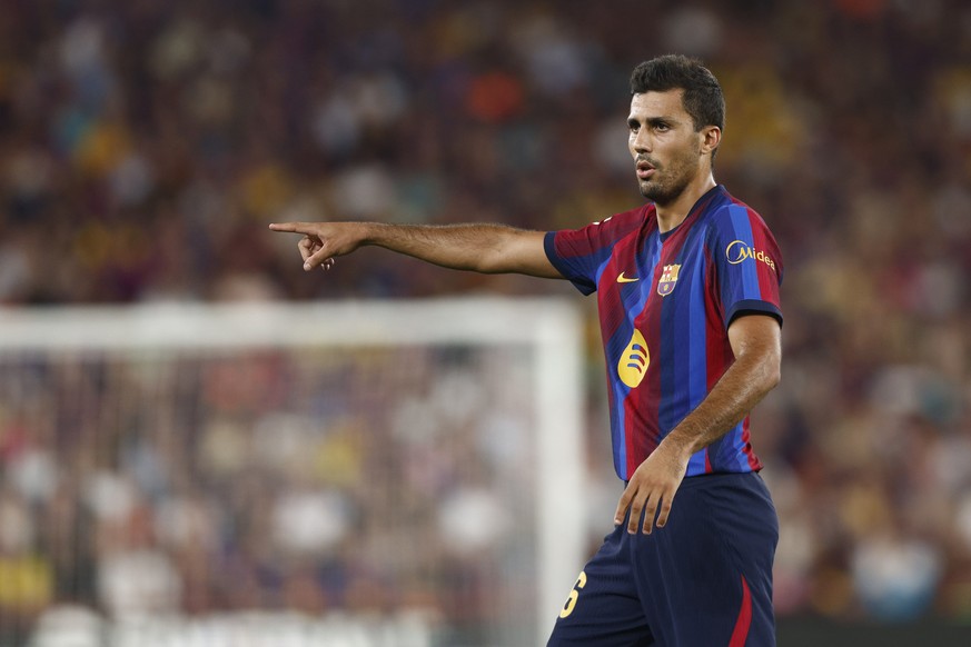 epa13195816 FC Barcelona ?s Rodri gestures during the Spanish LaLiga soccer match between FC Bacelona and Athletic Club Bilbao at Camp Nou stadium in Barcelona, Spain, 27 August 2026. EPA/QUIQUE GARCI ...