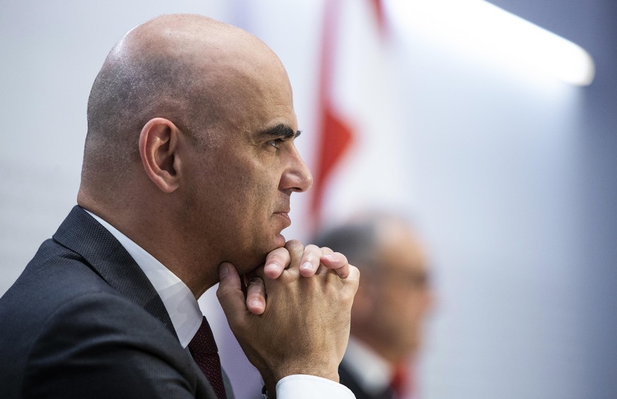 Bundesrat Alain Berset waehrend einer Medienkonferenz des Bundesrates ueber die Situation des Coronavirus, am Mittwoch, 20. Mai 2020 in Bern. (KEYSTONE/Peter Klaunzer)