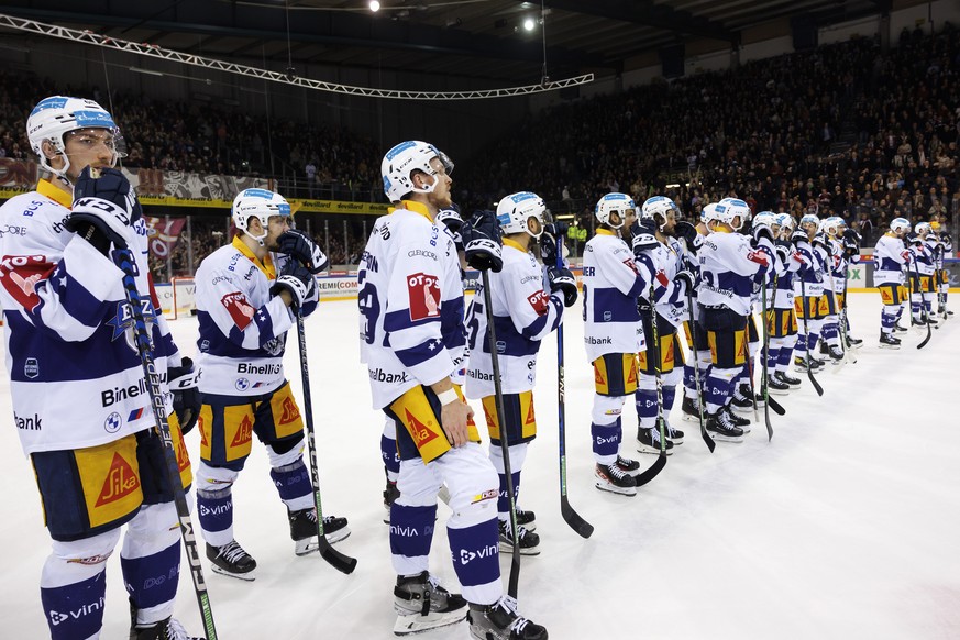 Zug&#039;s players look disappointed after losing against the team Geneve-Servette, during the Fifth leg of the National League Swiss Championship semifinal playoff game between Geneve-Servette HC and ...