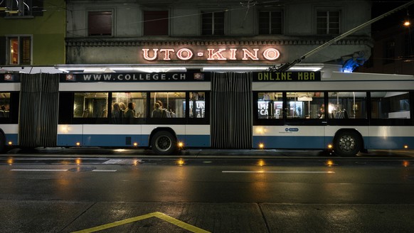 A bus pictured in front of the entrance to the cinema Arthouse Uto, in Zurich, Switzerland, on the night of June 17, 2016. (KEYSTONE/Christian Beutler)