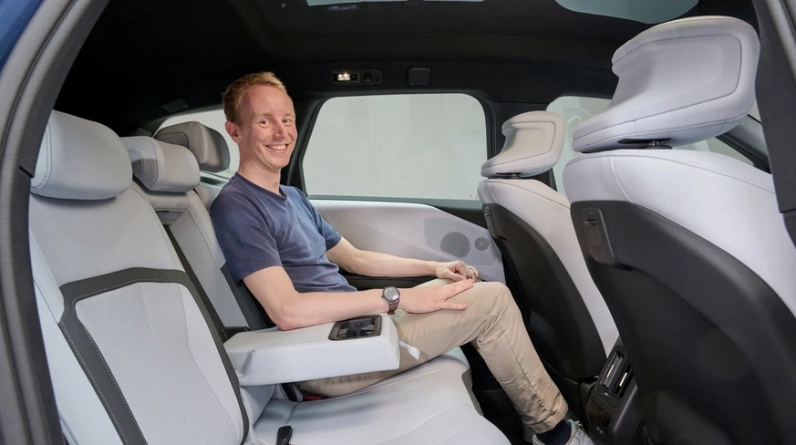 Geräumig: Viel Platz im Fond des iX3.