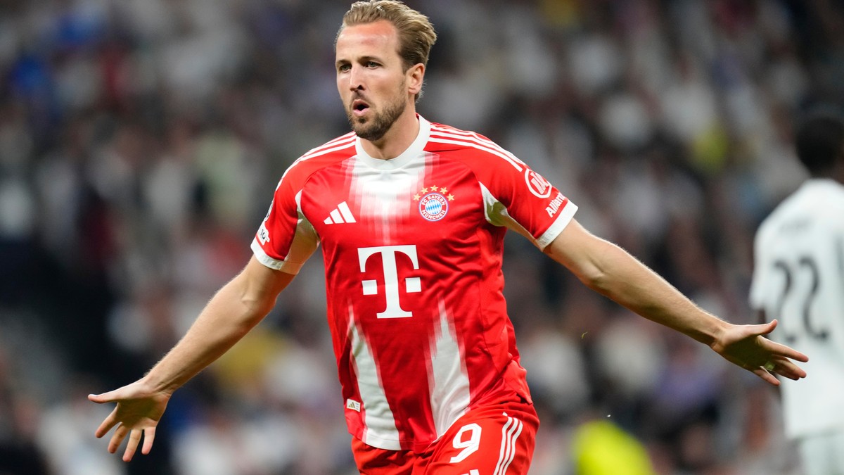 Bayern's Harry Kane celebrates scoring his side's second goal during the Champions League quarterfinal first leg soccer match between Real Madrid and Bayern Munich in Madrid, Spain, Tuesday, ...