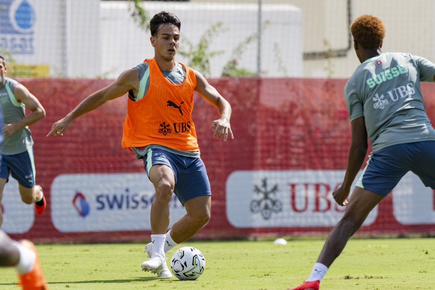 Die Schweizer Fussballer mit Ardon Jashari beim Rasentraining, anlaesslich eines mehrtaegigen Trainingslagers der Schweizer Fussball Nationalmannschaft zur Vorbereitung auf die vier kommenden Spiele d ...