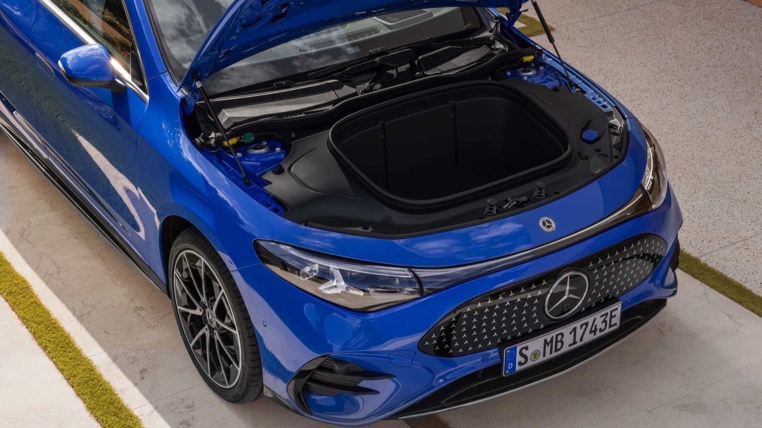Stauraum unter der Fronthaube: Der CLA ist der erste moderne Mercedes mit einem sogenannten Frunk, der 101 Liter fasst.