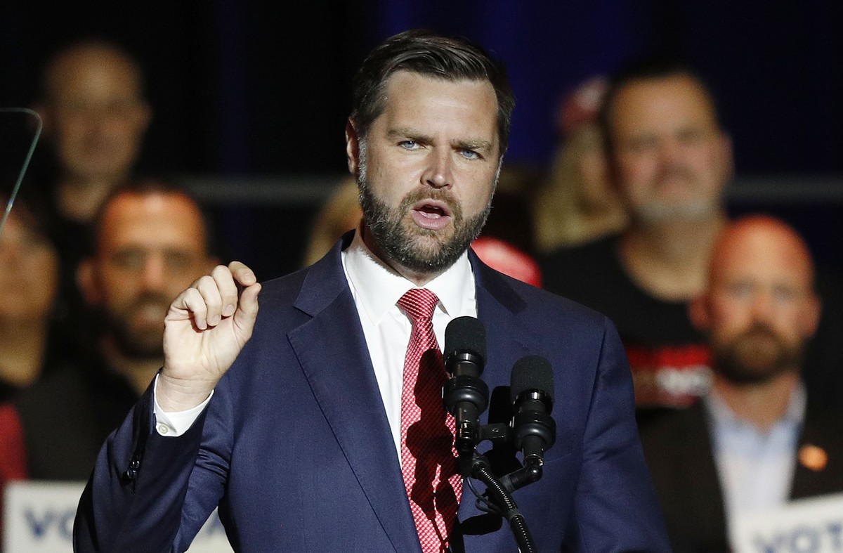 epa11491899 Former US president Donald Trump's running mate, Ohio republican senator and vice presidential candidate J.D. Vance campaigns at Middletown High School in his hometown, Middletown, Oh ...