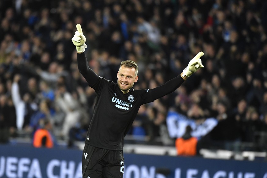 Brugge&#039;s goalkeeper Simon Mignolet celebrates after Brugge&#039;s won the Champions League Group B soccer match between Club Brugge and Atletico Madrid at the Jan Breydel stadium in Bruges, Belgi ...