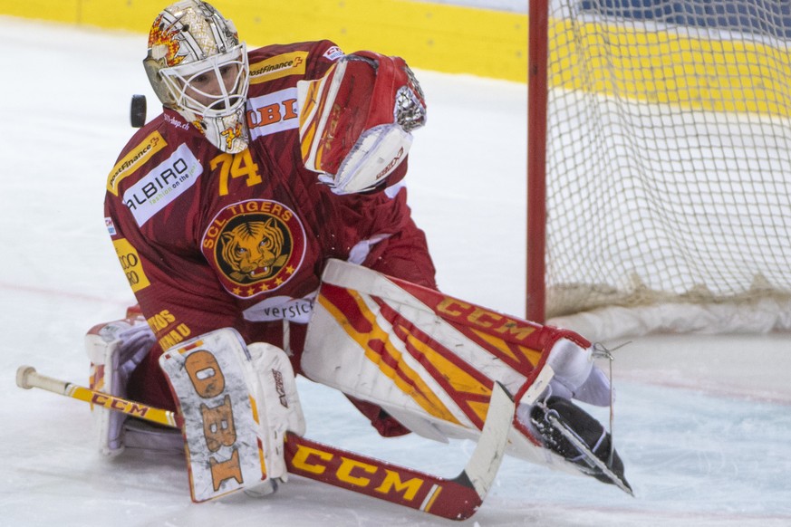 Tigers Goalie Ivars Punnenovs waehrend dem Meisterschaftsspiel der National League zwischen den SCL Tigers und Genf-Servette HC, am Montag, 23. Dezember 2019, im Ilfisstadion in Langnau. (KEYSTONE/Mar ...