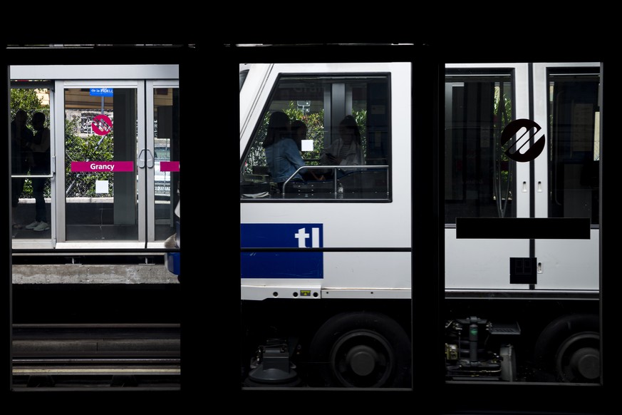 Une rame du metro m2 circule vers l’arret Grancy lors d’une conference de presse sur la nouvelle grande etape pour le projet de developpement des metros m2 et m3 ce jeudi 13 juin 2019 a Lausanne. (KEY ...