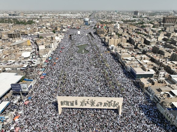 BAGHDAD, IRAQ - OCTOBER 13: An aerial view of the demonstration in support of pro-Palestine at the al-Tahrir Square in Baghdad, Iraq on October 13, 2023. Thousands of citizens carrying Palestinian fla ...