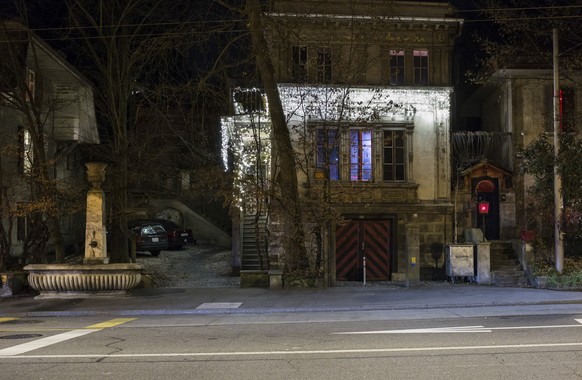 Blick auf das Gebaeude der Notschlafstelle Sleeper und des Clubs Dead End, am spaeten Abend des Samstag, 13. September 2014 in Bern. Die Notschlafstelle Sleeper Bern gewinnt den Sozialpreis 2014 der S ...