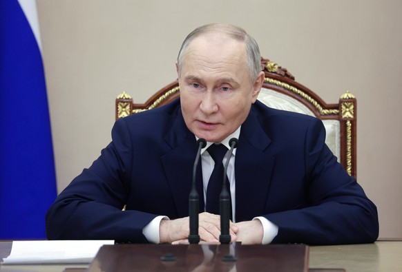 epa11342349 Russian President Vladimir Putin holds a meeting on development of Russia&#039;s military industrial complex at the Kremlin in Moscow, Russia, 15 May 2024. EPA/VYACHESLAV PROKOFYEV /SPUTNI ...