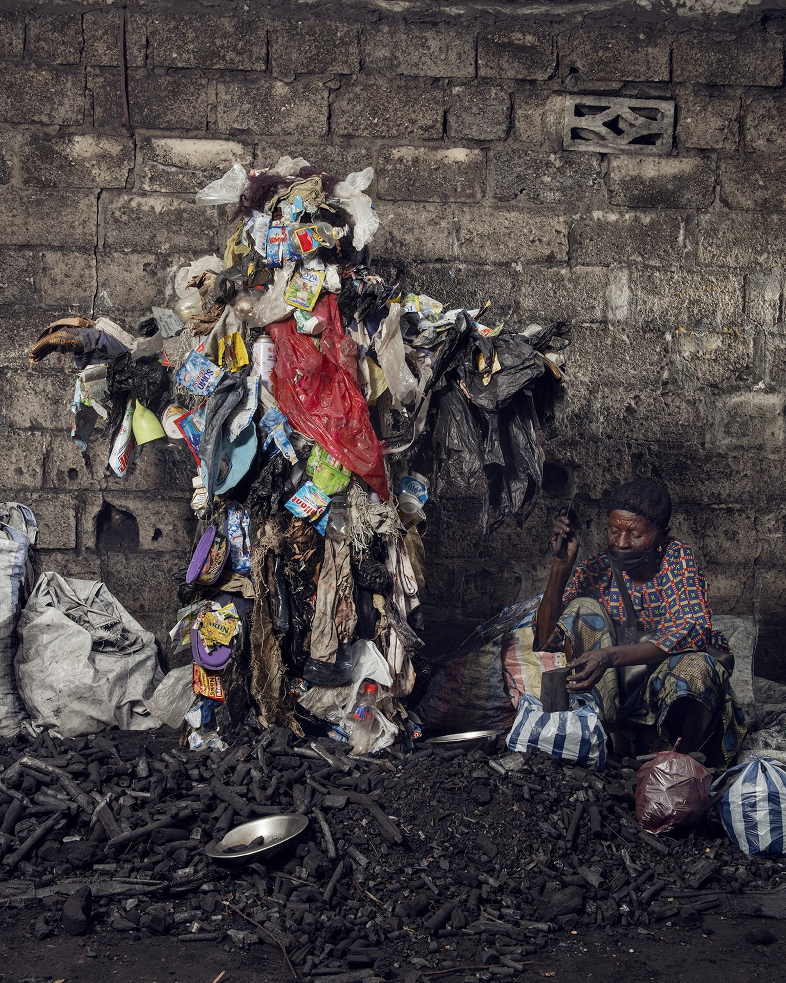 Homo detritus - Stephan Glaudieu Académie des Beaux-Arts de Kinshasa Demokratische Republik Kongo kunst abfall mode