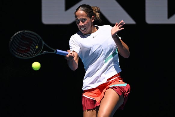 epa09703277 Madison Keys of the US returns to Paula Badosa of Spain in their fourth round match of the Australian Open Tennis Tournament at Melbourne Park in Melbourne, Australia, 23 January 2022. EPA ...