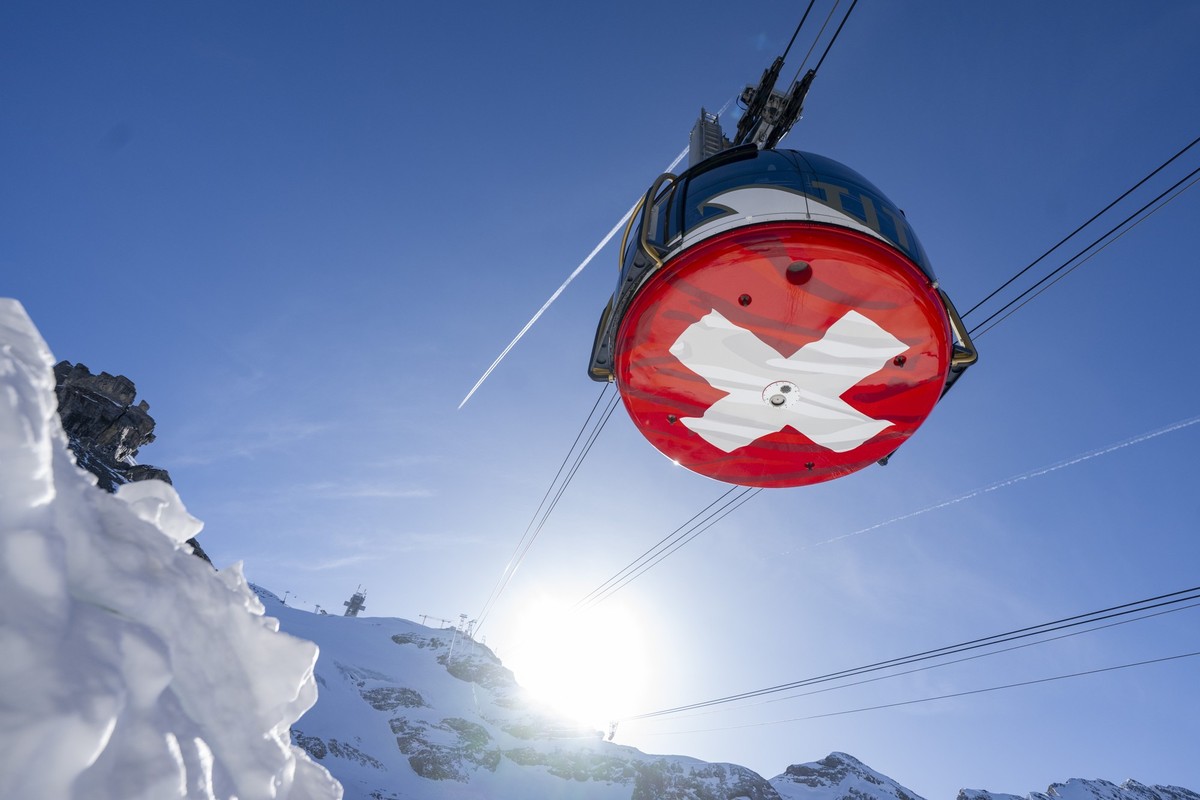 Die Schwebebahn Titlis Rotair ist auf der Fahrt zwischen der Talstation auf dem Stand und der Bergstation Titlis oberhalb von Engelberg im Kanton Obwalden, am Mittwoch, 21. Januar 2026. (KEYSTONE/Urs  ...