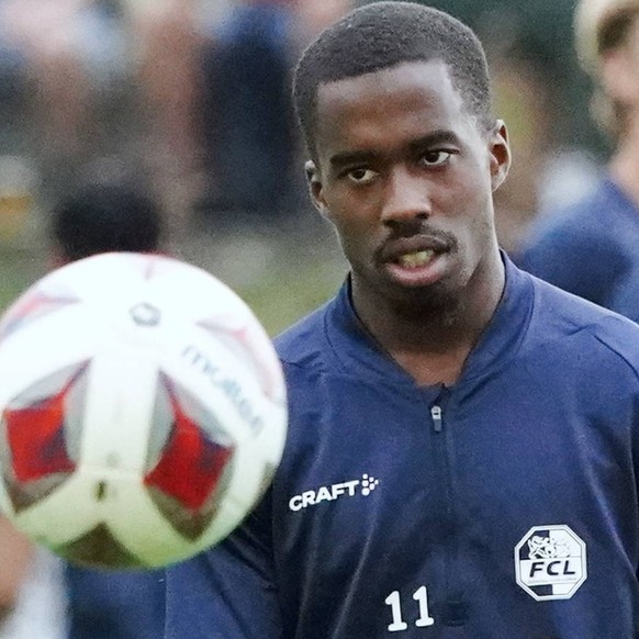 Foto Manuel Geisser 12.07.2023 Fussball Testspiel Saison 2023/2024 FC Luzern - FC Schaffhausen. Bild : Teddy Okou FC Luzern Neuzugang Aktion Einzelbild *** Photo Manuel Geisser 12 07 2023 football tes ...