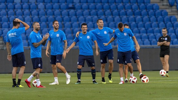 epa06964900 Apollon players attend their team's training session in Basel, Switzerland, 22 August 2018. Apollon Limassol FC will face FC Basel 1893 in the UEFA Europa League playoff, first leg soccer match on 23 August 2018.  EPA/GEORGIOS KEFALAS