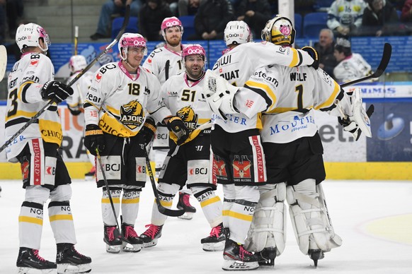 Ajoie&#039;s players celebrate the victory at the end of the National League qualification round game between HC Ambri Piotta and HC Ajoie at the Gottardo Arena in Ambri, Friday, February 03, 2023. (K ...