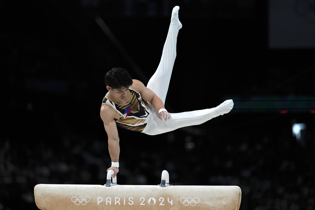 Carlos Edriel Yulo, of the Philippines, performs on the pommel horse during the men's artistic gymnastics all-around finals in Bercy Arena at the 2024 Summer Olympics, Wednesday, July 31, 2024, i ...