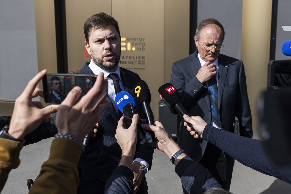 Bryan Pitteloud, left, lawyer, Jean-Claude Savoy, right, former president of the municipality of Chermignon, speak to journalists, during the public prosecutor of the canton of Valais, following the d ...
