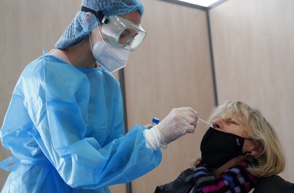 epa08998582 A medical worker takes nasal swab samples at a test station for Covid-19 coronavirus in Montpellier, France, 09 February 2021. The top French medical authority (Haute autorite de Sante) ha ...