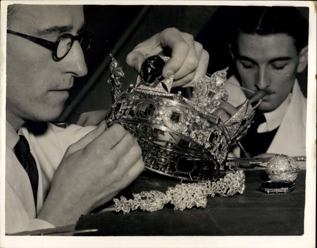 Mar. 20, 1953 - Alterations To The Imperial State Crown.. Preparing For Coronation of Queen Elizabeth. Alterations are being carried out to the famous Imperial State Crown - the crown that Her Majesty ...