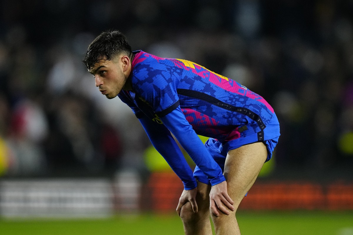epa09816201 FC Barcelona's midfielder Pedri reacts during the UEFA Europe League round of 16 first leg soccer match between FC Barcelona and Galatasaray SK at Camp Nou stadium in Barcelona, Catal ...