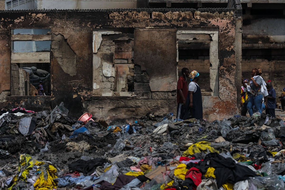 January 4, 2025, Accra, Ghana: Traders start rebuilding the Kantamanto Market, one of the largest second-hand clothing resale hubs in Ghana. A huge fire that erupted at Kantamanto clothing market in G ...
