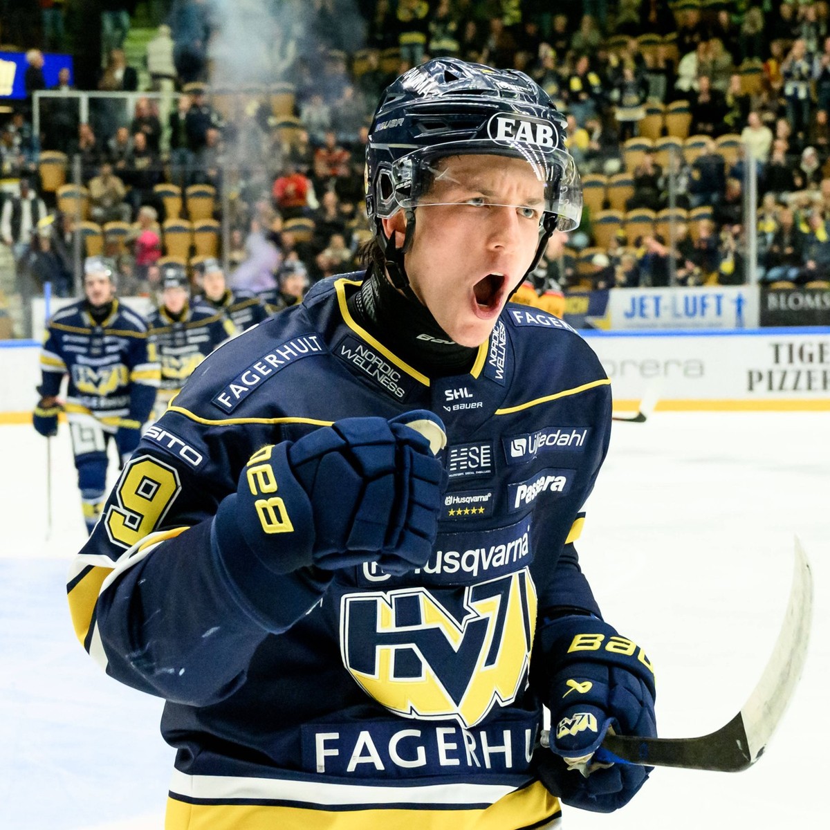 241026 HV71s Jamiro Reber jublar efter 1-1 under ishockeymatchen i SHL mellan HV71 och Lulea den 26 oktober 2024 i J