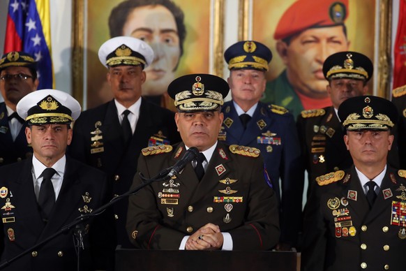 epa07315818 Venezuela&#039;s Defense Minister Vladimir Padrino Lopez (C) speaks at a press meeting in Caracas, Venezuela, 24 January 2019. Defense Minister Vladimir Padrino said that the &#039;soldier ...