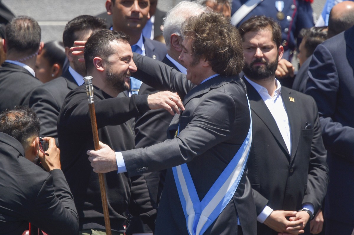 Ukrainia's President Volodymyr Zelenskyy embraces Argentina's newly sworn-in President Javier Milei during at Congress in Buenos Aires, Argentina, Sunday, Dec. 10, 2023. (AP Photo/Gustavo Ga ...