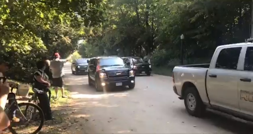 Die acht Wagen starke Kolonne von US-Vize Mike Pence auf Mackinac Island.