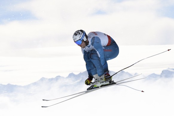 epa05780140 Norway's Kjetil Jansrud jumps during the men downhill training at the 2017 FIS Alpine Skiing World Championships in St. Moritz, Switzerland, 09 February 2017. EPA/JEAN-CHRISTOPHE BOTT