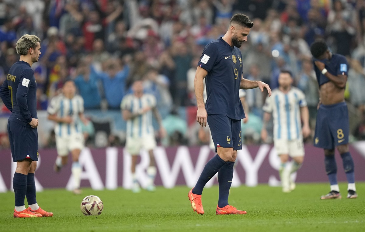 France's Antoine Griezmann, Olivier Giroud and Aurelien Tchouameni, from left, react after Argentina's Angel Di Maria scored his side's second goal during the World Cup final soccer mat ...