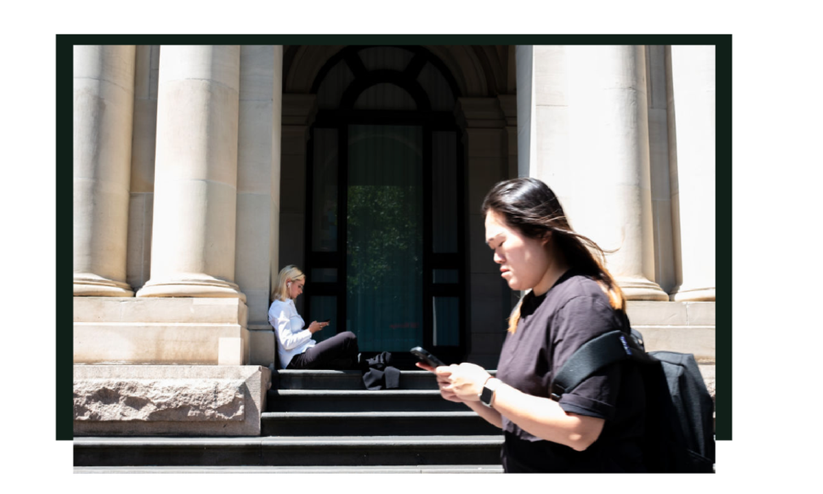 Les heures de pointe ont été chaotiques dans la ville de Melbourne après qu'une «panne de communication» a perturbé les services publics.