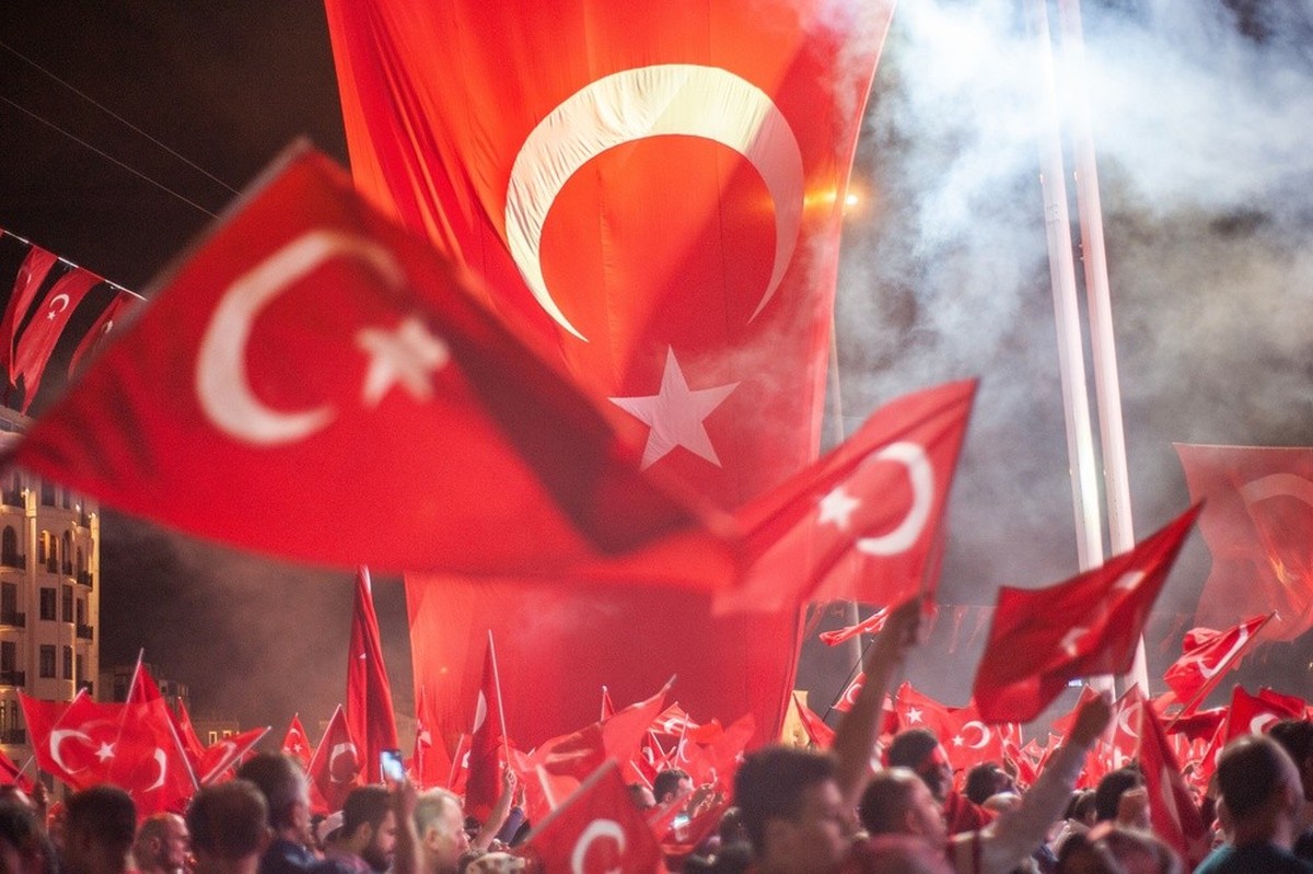 Istanbul, Turquie. 20 juillet 2016. La foule rassemble la place Taksim à Istanbul pour célébrer l'échec de la tentative de coup d'État contre le gouvernement Akp de Recep Tayyip Erdogan, en  ...