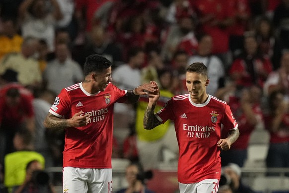 Benfica&#039;s Alex Grimaldo, right, celebrates with Benfica&#039;s Enzo Fernandez, after scoring his side&#039;s 2nd goal during the Champions League group H soccer match between Benfica and Maccabi  ...