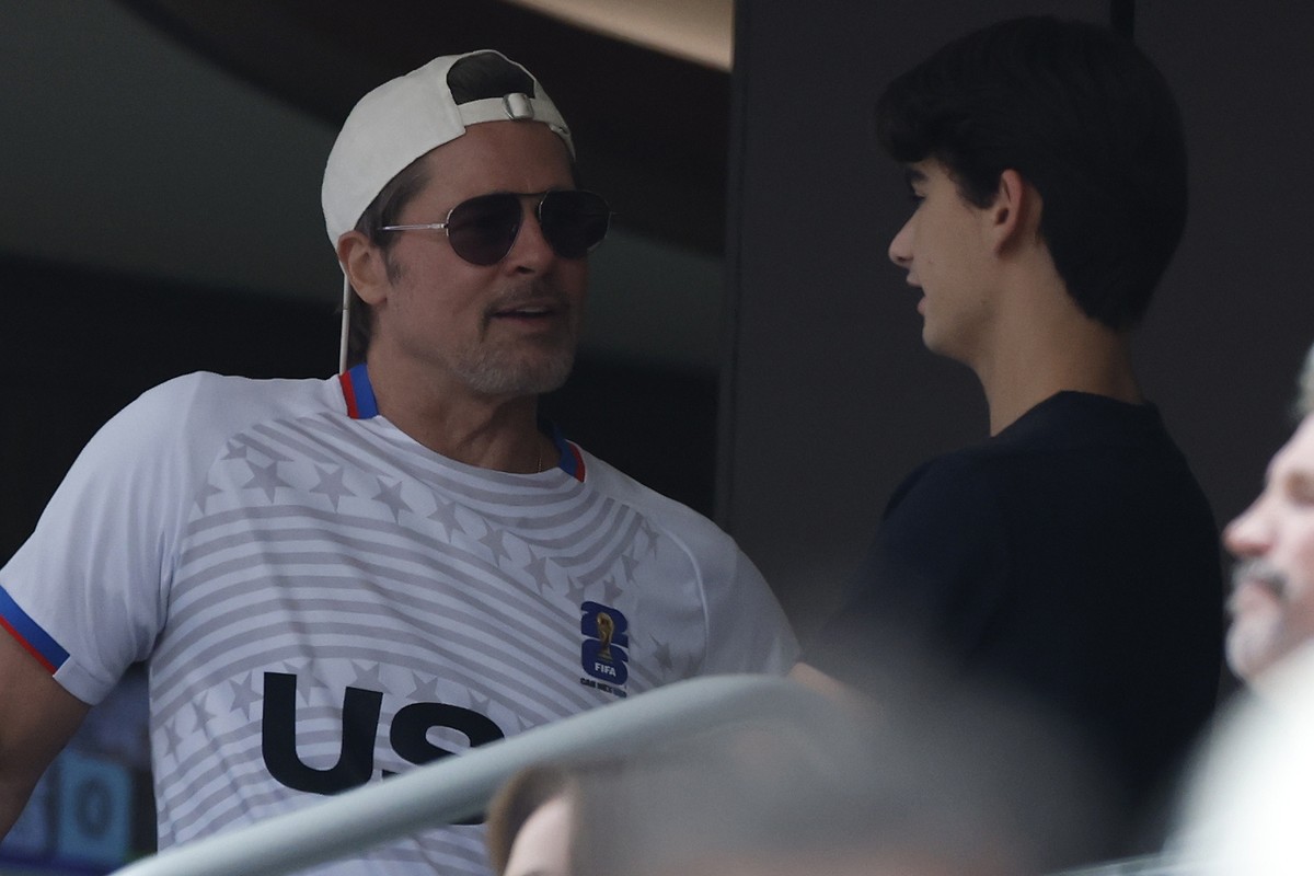 epa13103558 US actor Brad Pitt during the FIFA World Cup 2026 quarterfinals match Spain against Belgium, in Los Angeles, USA, 10 July 2026. EPA/CHRISTOPHER TORRES