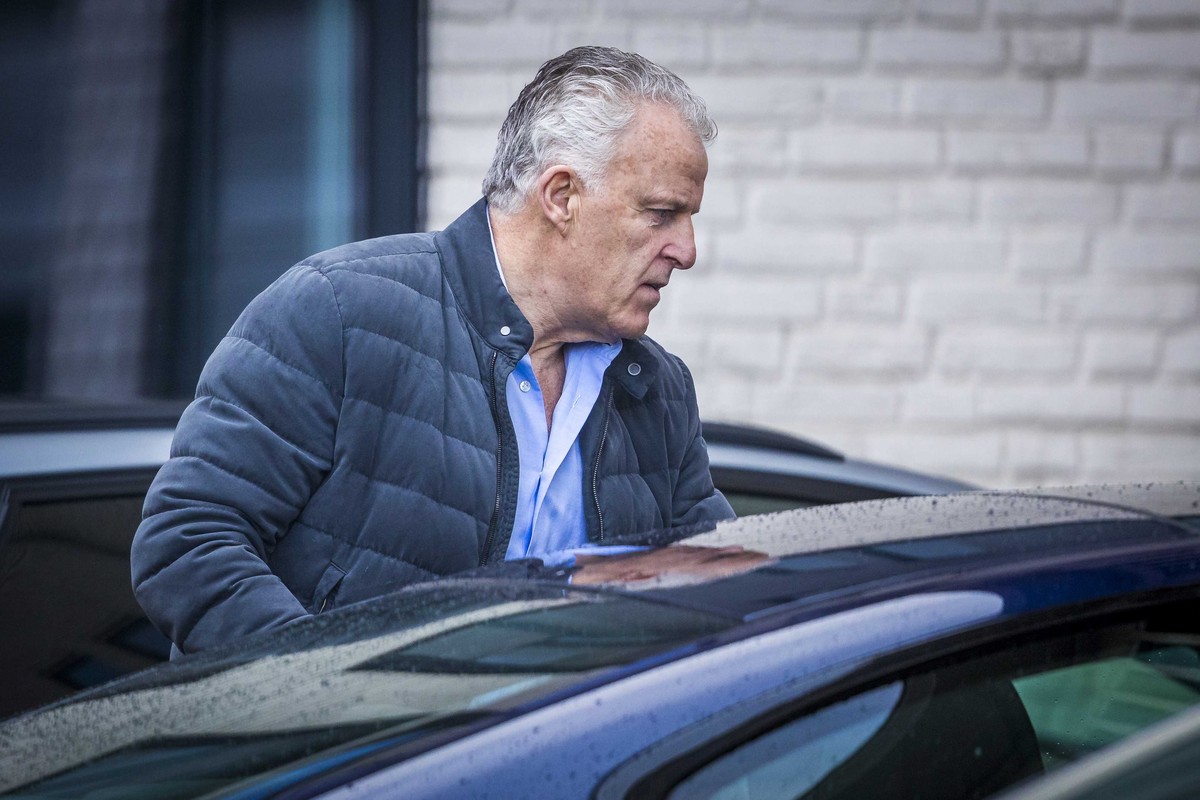 epa09327837 (FILE) - Dutch crime reporter Peter R. de Vries, spokesperson for the Verstappen parents, arrives at the court in Maastricht, the Netherlands, 08 March 2019 (reissued 07 July 2021). Accord ...