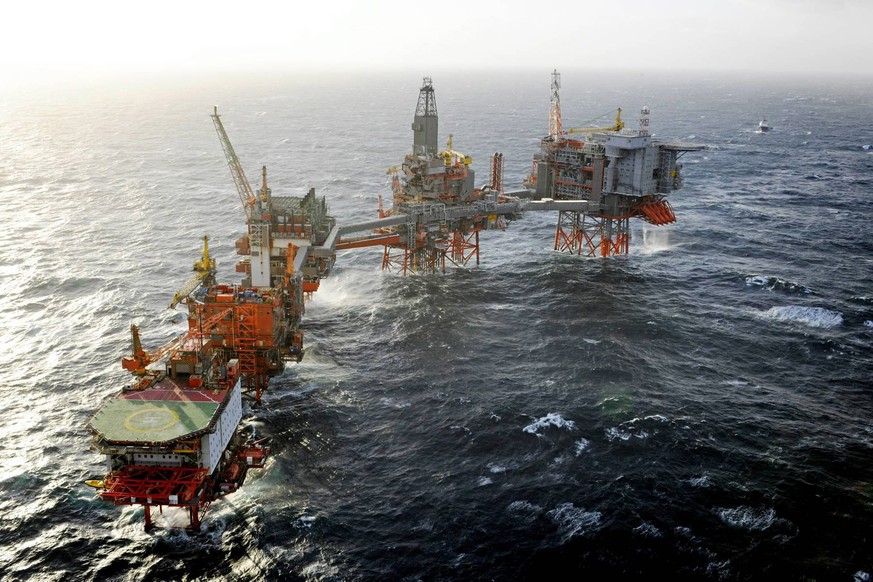 epa05084323 (FILE) A file handout photograph dated 13 May 2013 and made available by BP, showing the Valhall re-development project of BP in the North Sea. Media reports on 31 Dewcember 2015 that BP o ...