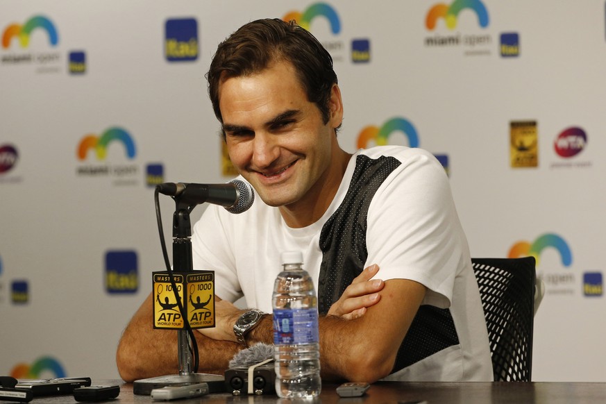 An der Turnier-PK kann Roger Federer noch lachen, jetzt hat ihn eine Grippe zurückgeworfen.