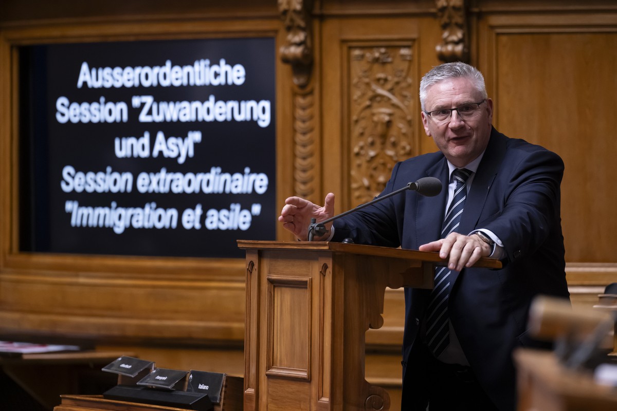 Andreas Glarner, SVP-AG, spricht an der Ausserordentliche Session "Zuwanderung und Asyl", waehrend der Herbstsession der Eidgenoessischen Raete, am Mittwoch, 27. September 2023 im Nationalra ...
